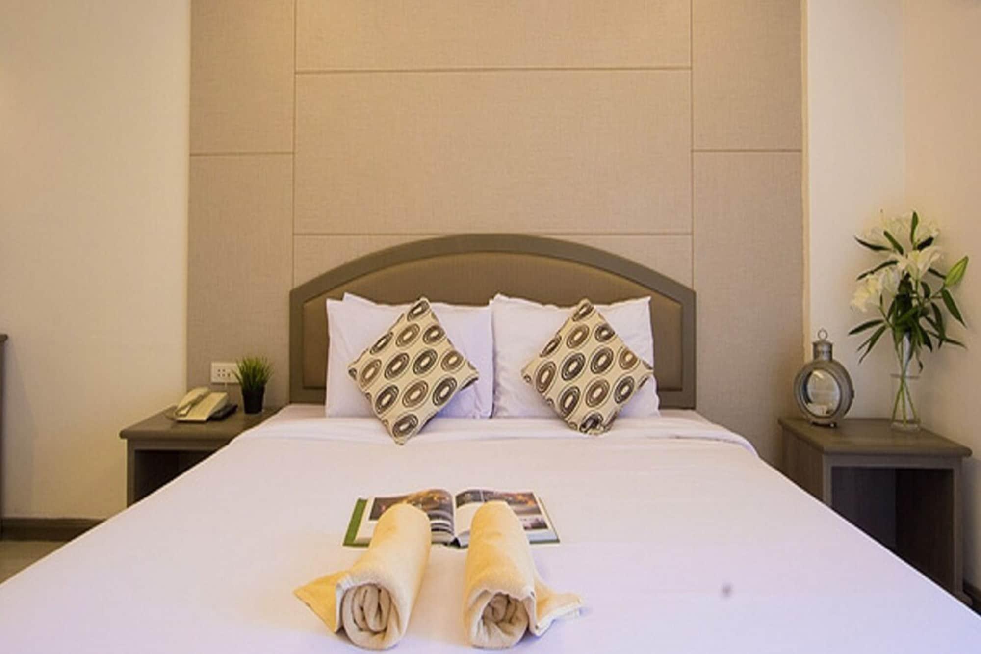 Отель Lee Garden 4*