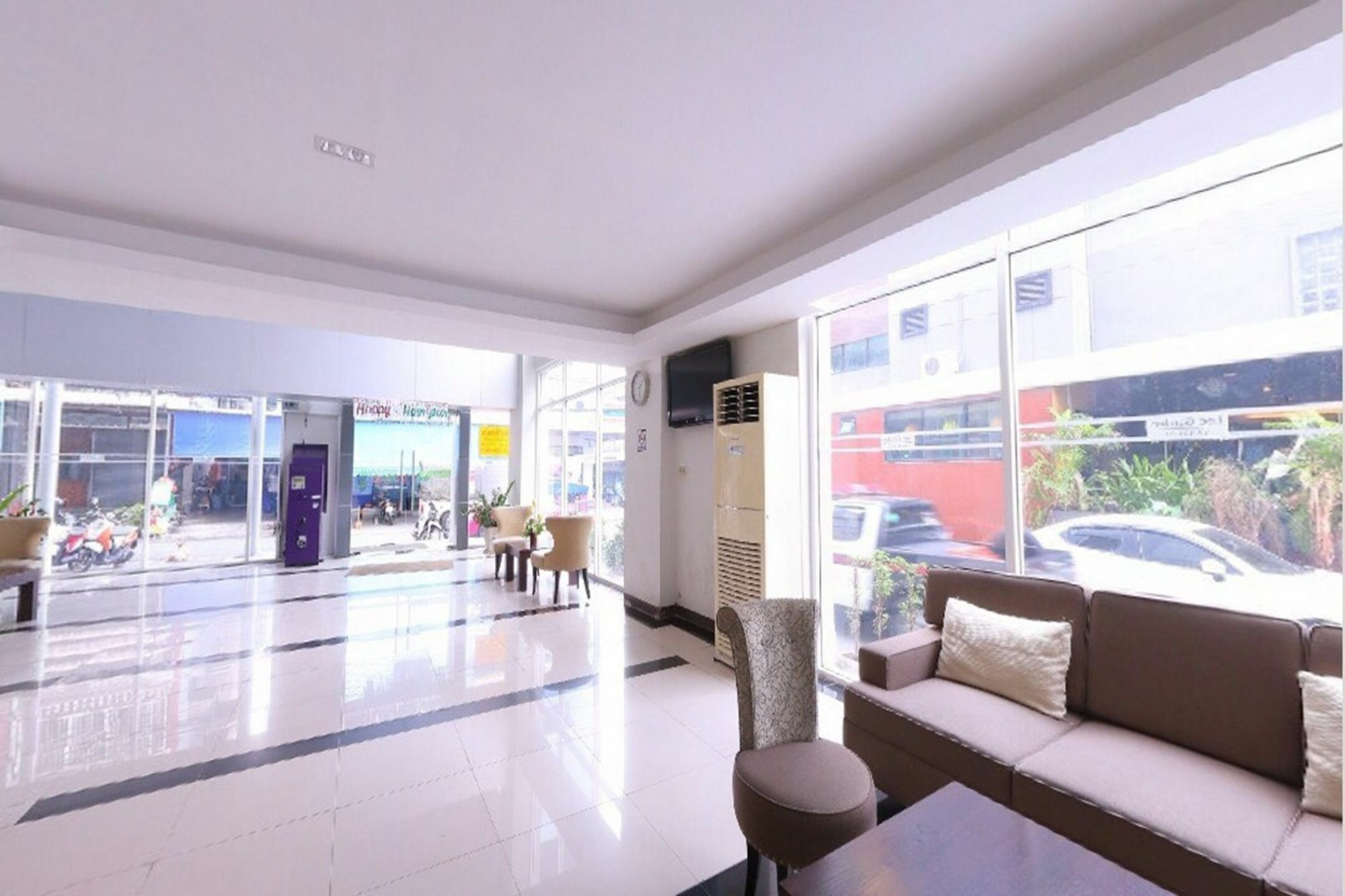 Отель Lee Garden 4*