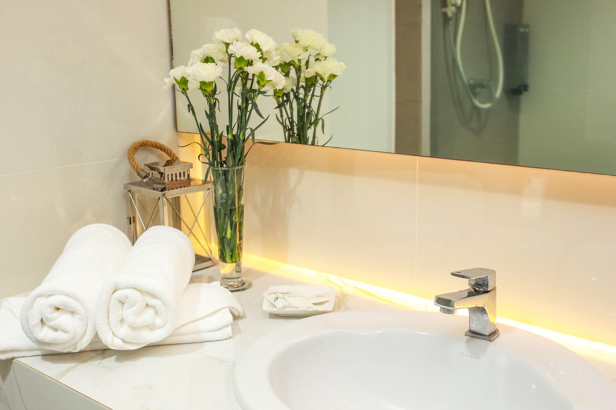 Отель Lee Garden 4*